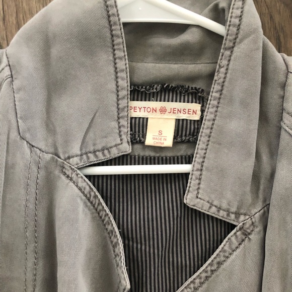 Peyton Jensen Vest - Picture 2 of 3